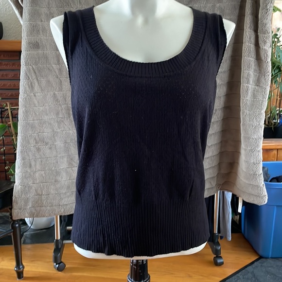 Black Light Weight Jacob Sweater Vest - Picture 2 of 3